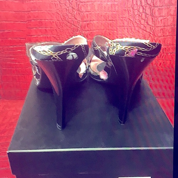 AUTHENTIC GUCCI PRINTED TECHNO CHARM SATIN SANDALS - Picture 3 of 8